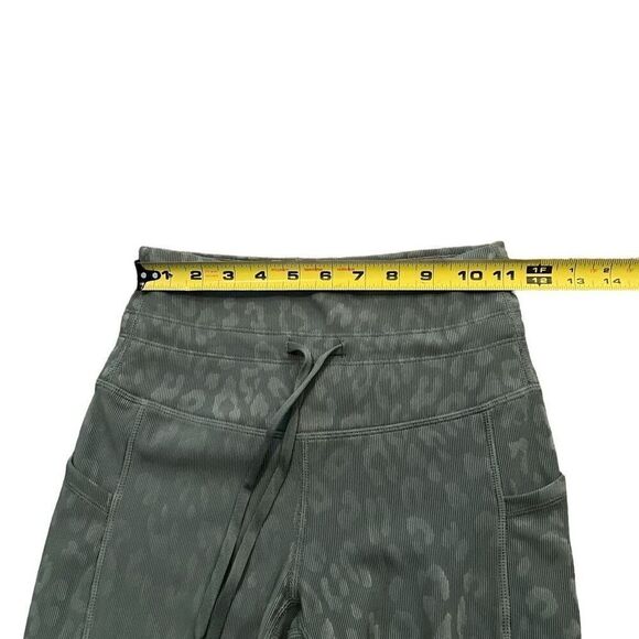 MOVE THEOLOGY Green Cheetah Print Drawstring Athletic Shorts Size S - Picture 6 of 7